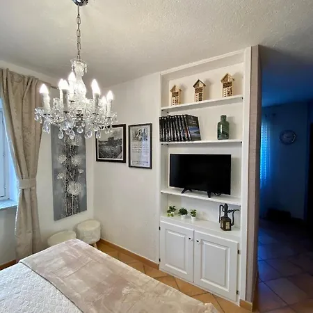 Ancienne Maisonnette *